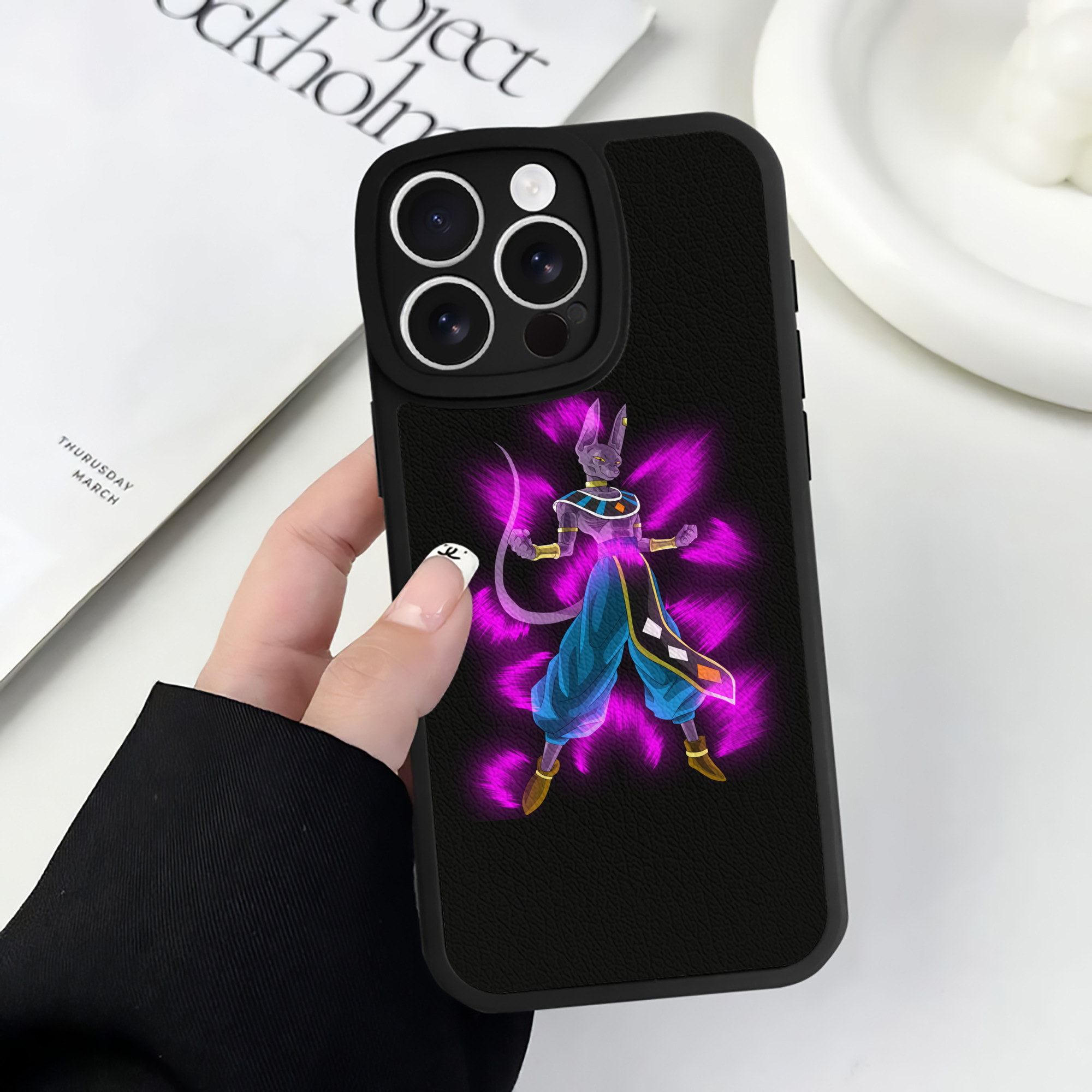 （画像用） ドラゴンボール ビルス 破壊神ビルス DRAGON BALL Beerus Birusu 【iPhone 16シリーズ対応】シリコンスマホケース（レザー調） 材質：シリコン